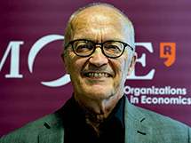 Finn E. Kydland fue galardonado junto con Edward C. Prescott con el Premio Nobel de Economía en 2004 por demostrar que los resultados económicos siempre mejoran si los actores políticos se comprometen y cumplen sus políticas económicas a largo plazo, independientemente de los intereses partidistas.