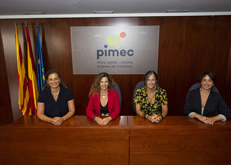 PÒQUER DE DAMES.  Defensores de les pimes al pont de comandament