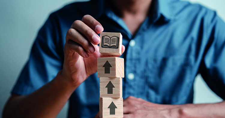 El reto de compaginar estudios superiores y trabajo