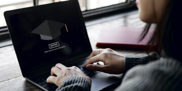 Los másters  universitarios  catapultan los  salarios en España