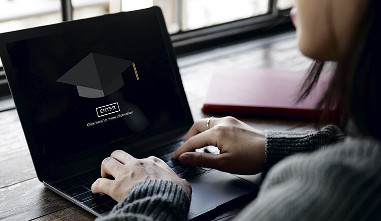 Los másters  universitarios  catapultan los  salarios en España