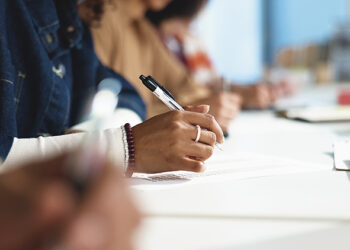 Educación, negocios, administración y derecho dominan la oferta de másters en España