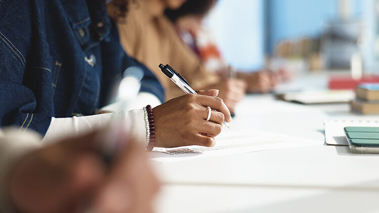 Educación, negocios, administración y derecho dominan la oferta de másters en España
